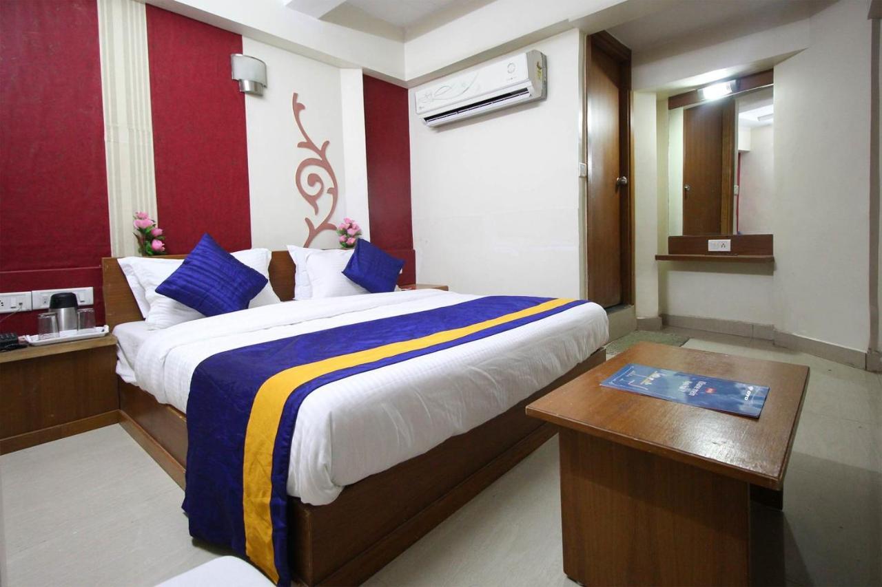 Hotel Campus Ахмедабад Экстерьер фото